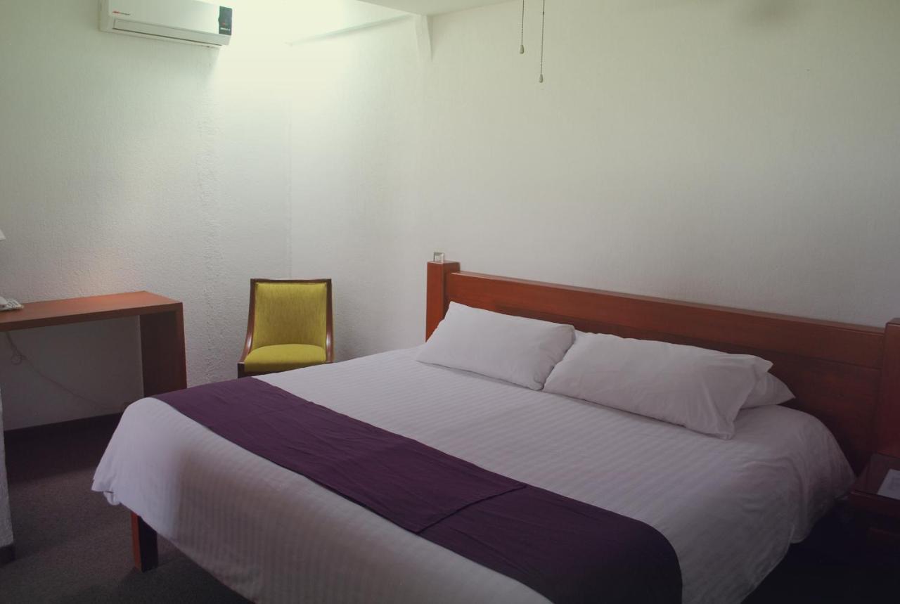 Hotel Campestre Inn Leon Exterior photo
