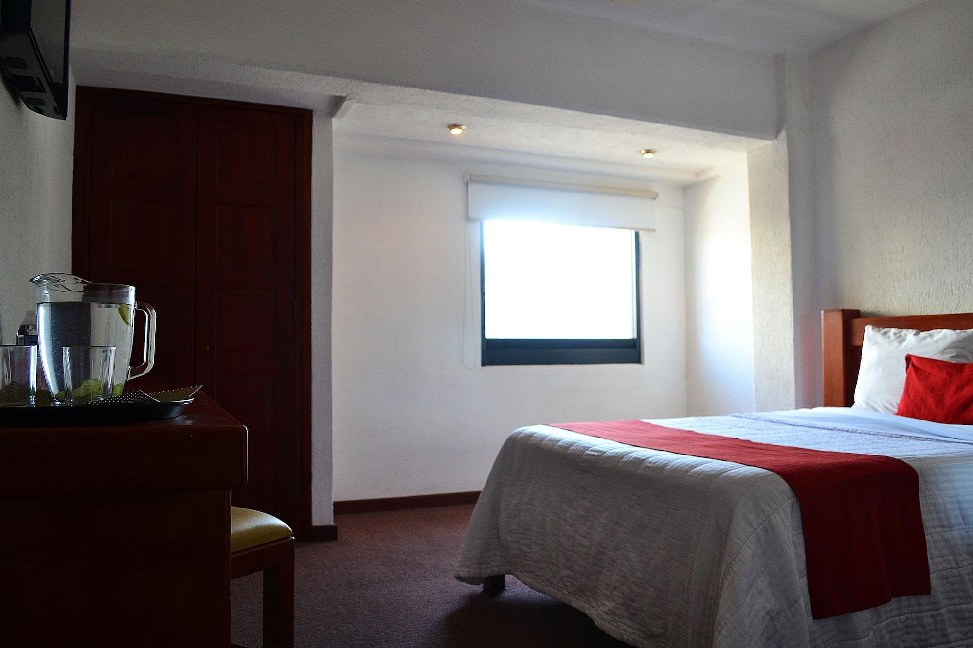 Hotel Campestre Inn Leon Exterior photo